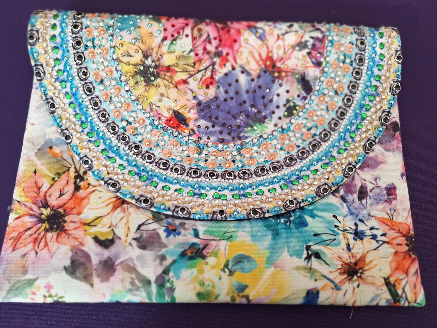 INÒA Embellished clutch